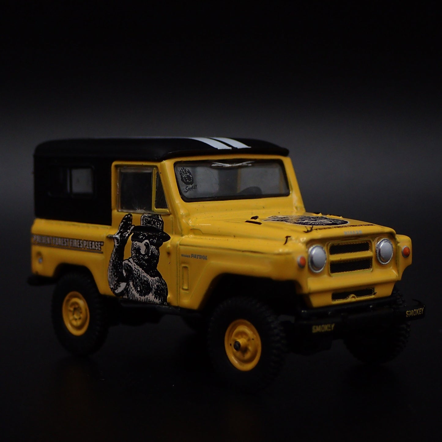 1960-1980 NISSAN PATROL SUV TRUCK SMOKEY BEAR 1:64 SCALE DIECAST MODEL CAR