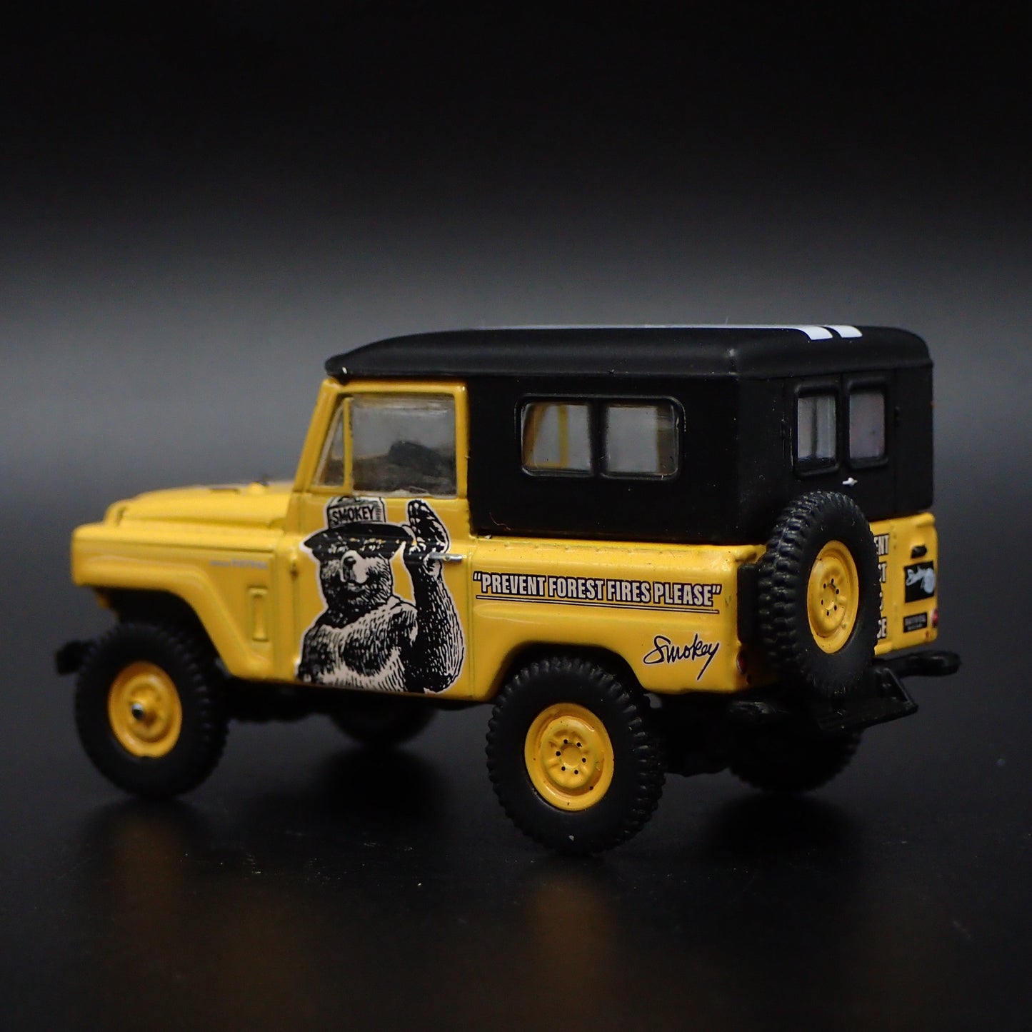 1960-1980 NISSAN PATROL SUV TRUCK SMOKEY BEAR 1:64 SCALE DIECAST MODEL CAR