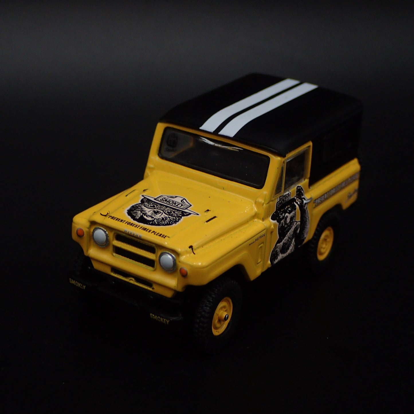 1960-1980 NISSAN PATROL SUV TRUCK SMOKEY BEAR 1:64 SCALE DIECAST MODEL CAR