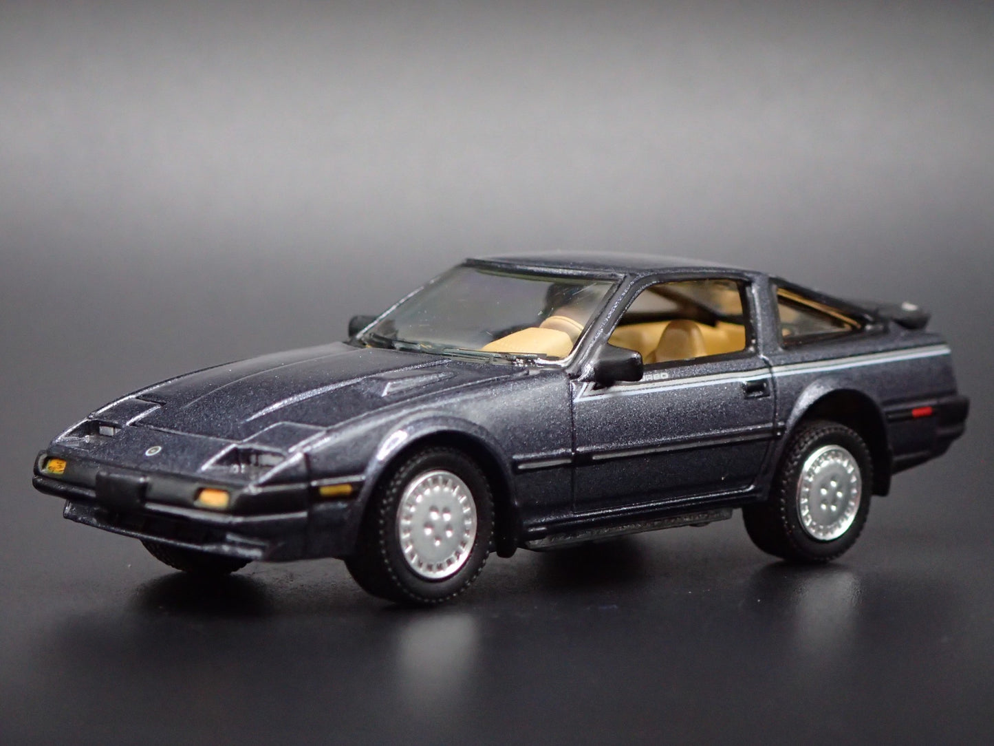 1983-1989 NISSAN 300ZX TURBO 1:64 SCALE COLLECTIBLE DIORAMA DIECAST MODEL CAR
