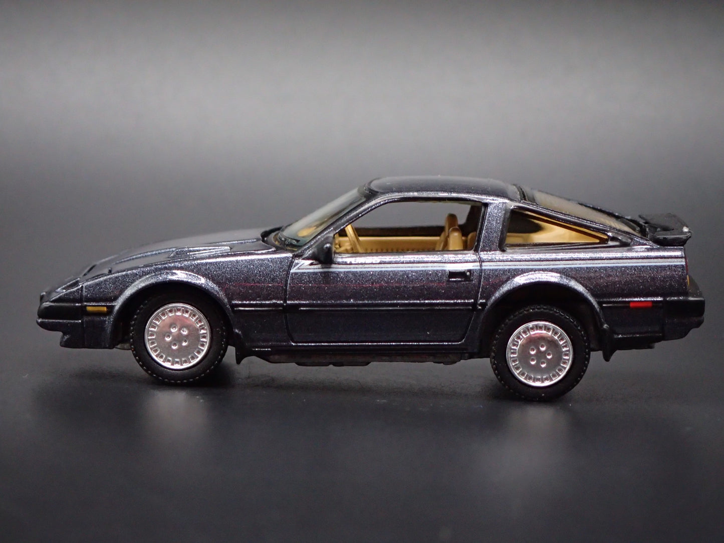 1983-1989 NISSAN 300ZX TURBO 1:64 SCALE COLLECTIBLE DIORAMA DIECAST MODEL CAR