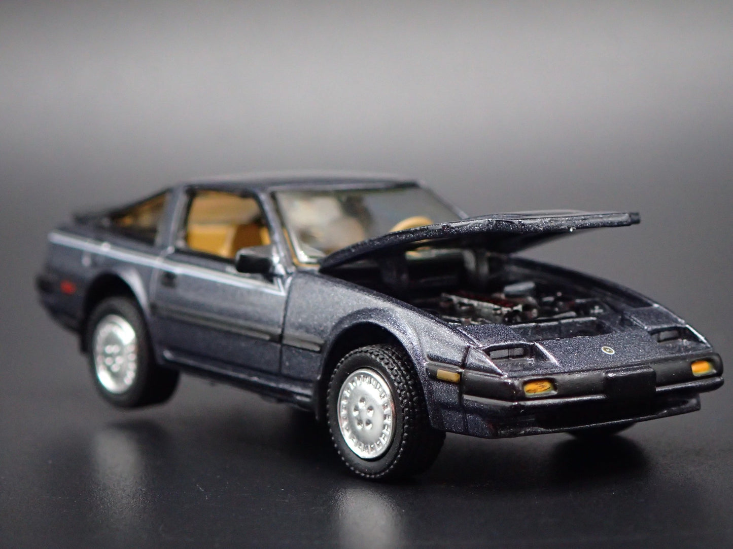 1983-1989 NISSAN 300ZX TURBO 1:64 SCALE COLLECTIBLE DIORAMA DIECAST MODEL CAR