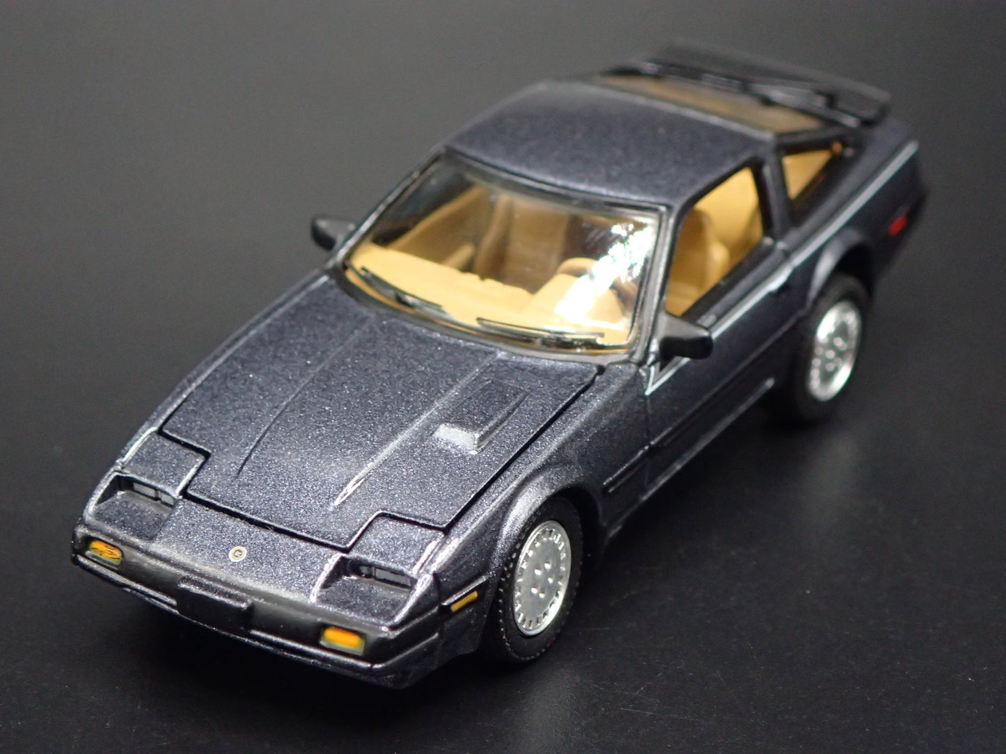 1983-1989 NISSAN 300ZX TURBO 1:64 SCALE COLLECTIBLE DIORAMA DIECAST MODEL CAR