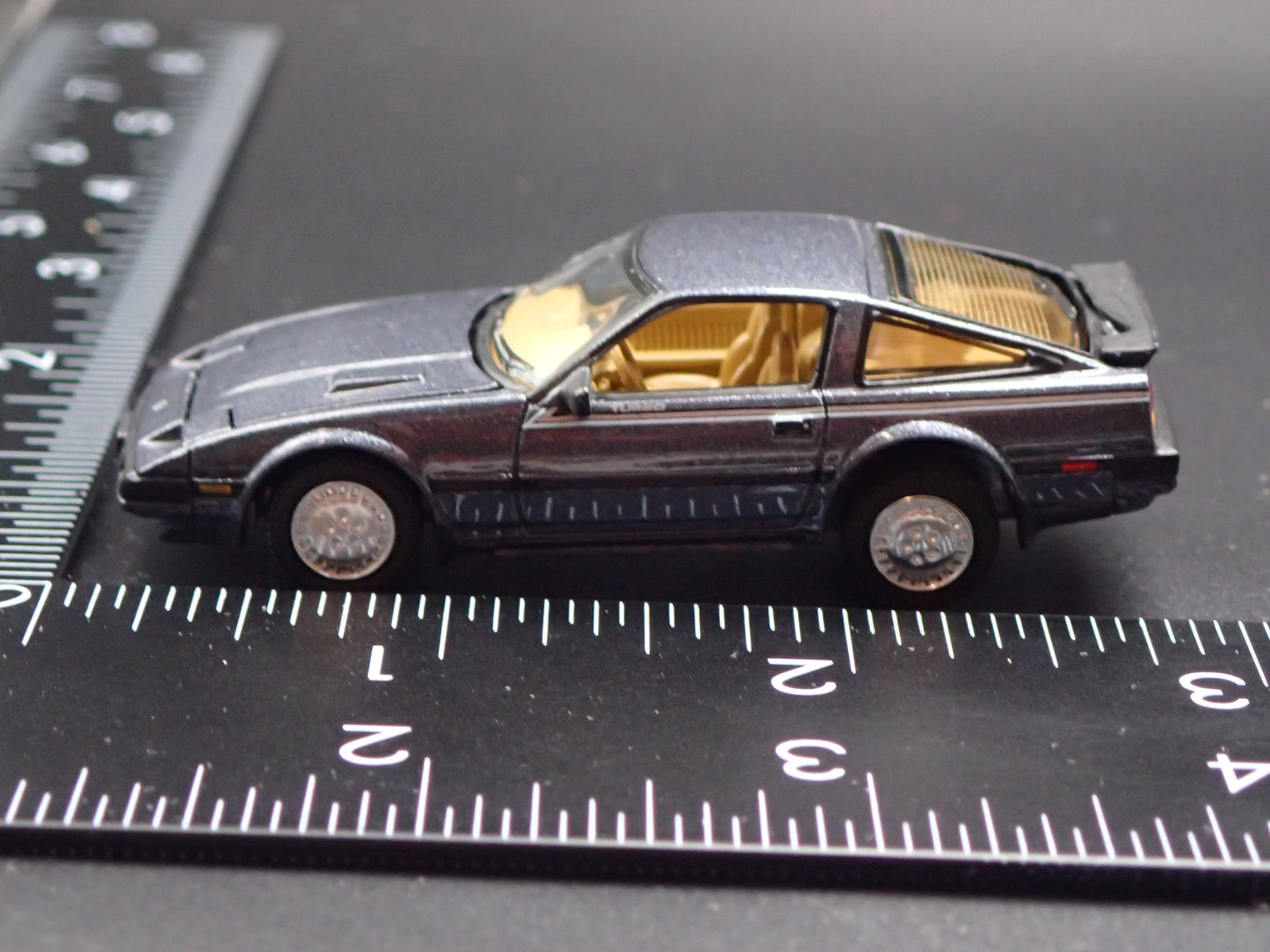 1983-1989 NISSAN 300ZX TURBO 1:64 SCALE COLLECTIBLE DIORAMA DIECAST MODEL CAR