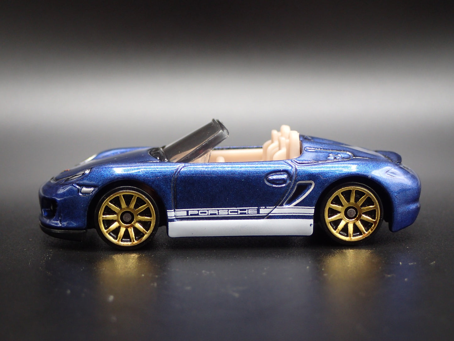 2012-2016 PORSCHE BOXSTER SPYDER BLUE 1:64 SCALE DIORAMA DIECAST MODEL CAR
