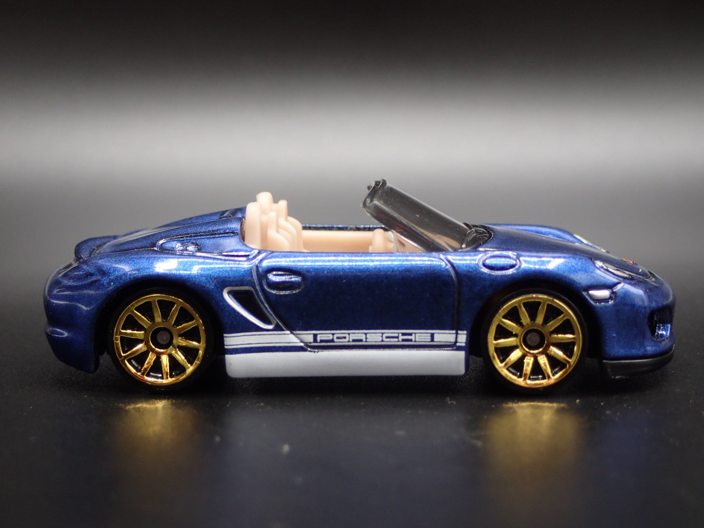2012-2016 PORSCHE BOXSTER SPYDER BLUE 1:64 SCALE DIORAMA DIECAST MODEL CAR