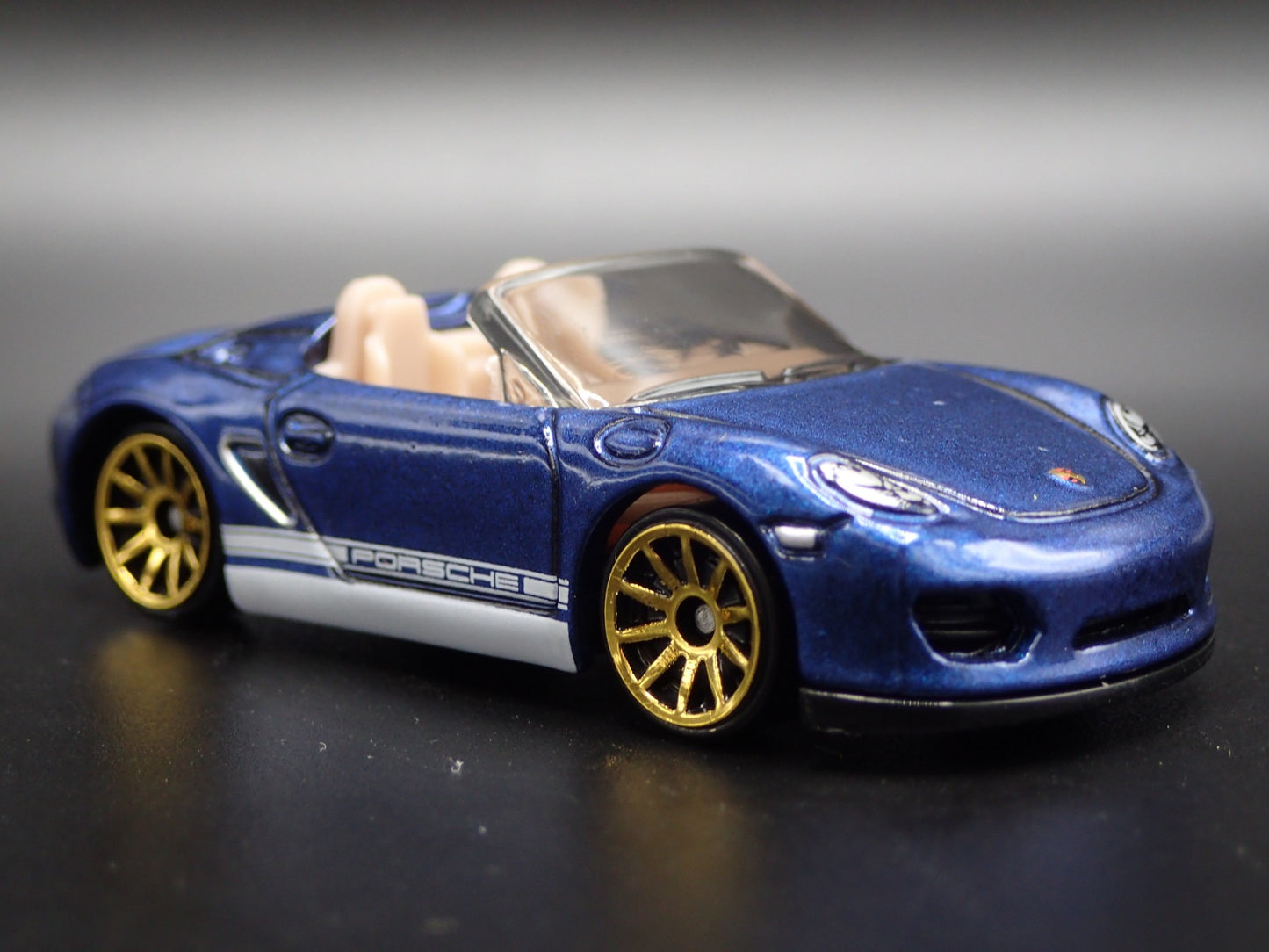2012-2016 PORSCHE BOXSTER SPYDER BLUE 1:64 SCALE DIORAMA DIECAST MODEL CAR