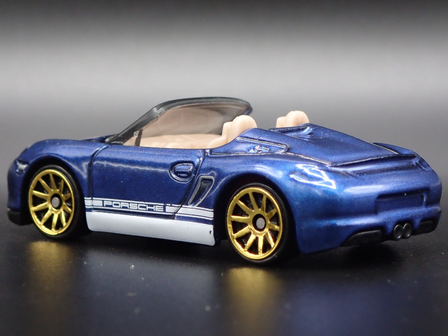 2012-2016 PORSCHE BOXSTER SPYDER BLUE 1:64 SCALE DIORAMA DIECAST MODEL CAR