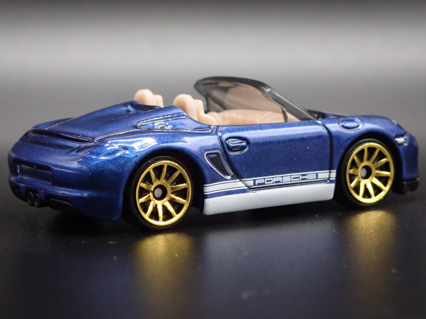 2012-2016 PORSCHE BOXSTER SPYDER BLUE 1:64 SCALE DIORAMA DIECAST MODEL CAR