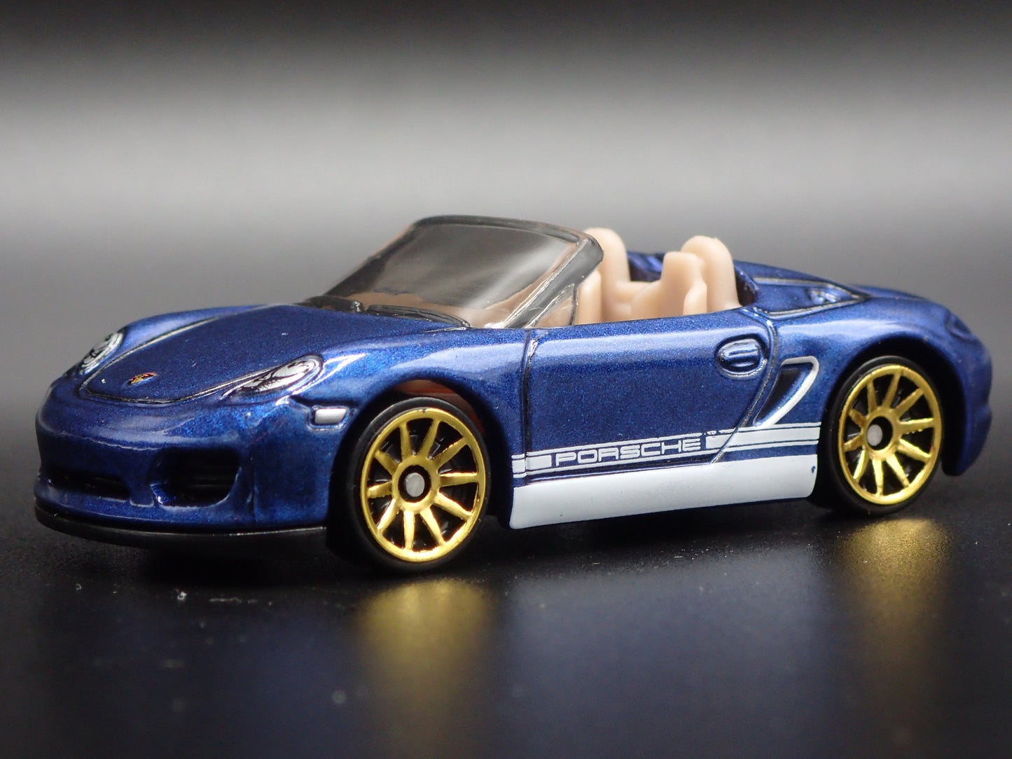 2012-2016 PORSCHE BOXSTER SPYDER BLUE 1:64 SCALE DIORAMA DIECAST MODEL CAR