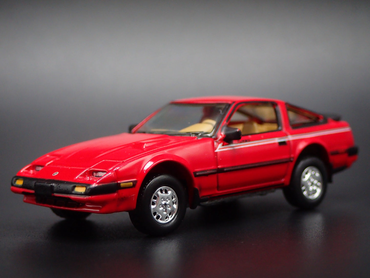 1983-1989 NISSAN 300ZX TURBO 1:64 SCALE COLLECTIBLE DIORAMA DIECAST MODEL CAR