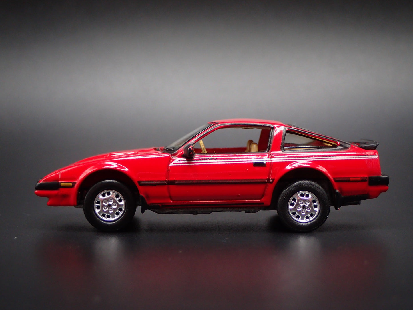 1983-1989 NISSAN 300ZX TURBO 1:64 SCALE COLLECTIBLE DIORAMA DIECAST MODEL CAR