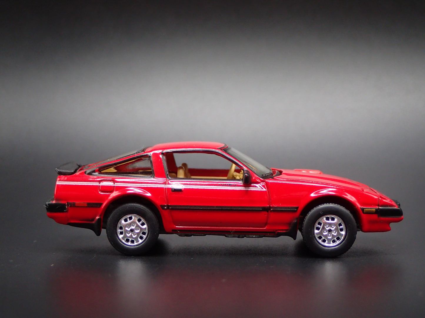 1983-1989 NISSAN 300ZX TURBO 1:64 SCALE COLLECTIBLE DIORAMA DIECAST MODEL CAR