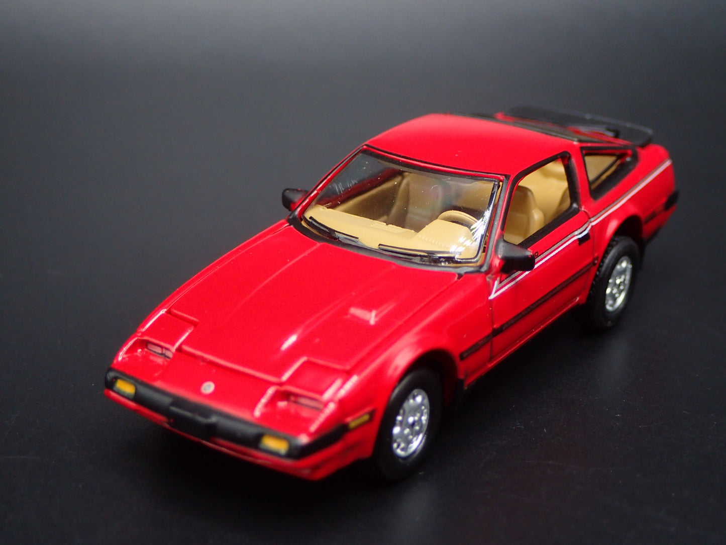 1983-1989 NISSAN 300ZX TURBO 1:64 SCALE COLLECTIBLE DIORAMA DIECAST MODEL CAR