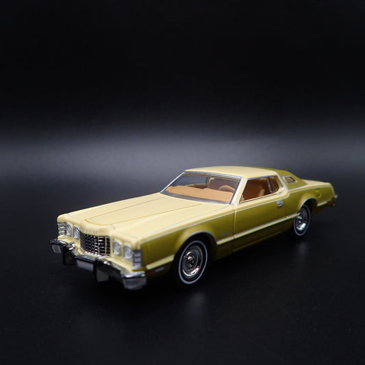 1976 76 FORD THUNDERBIRD RARE 1:64 SCALE COLLECTIBLE DIORAMA DIECAST MODEL CAR