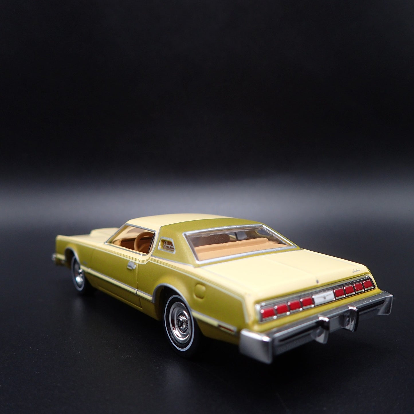 1976 76 FORD THUNDERBIRD RARE 1:64 SCALE COLLECTIBLE DIORAMA DIECAST MODEL CAR