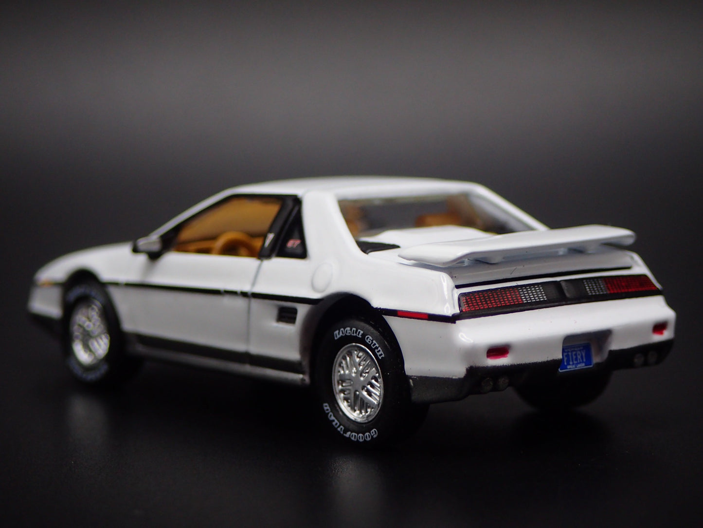 1985 85 PONTIAC FIERO GT WHITE 1/64 SCALE COLLECTIBLE DIORAMA DIECAST MODEL CAR
