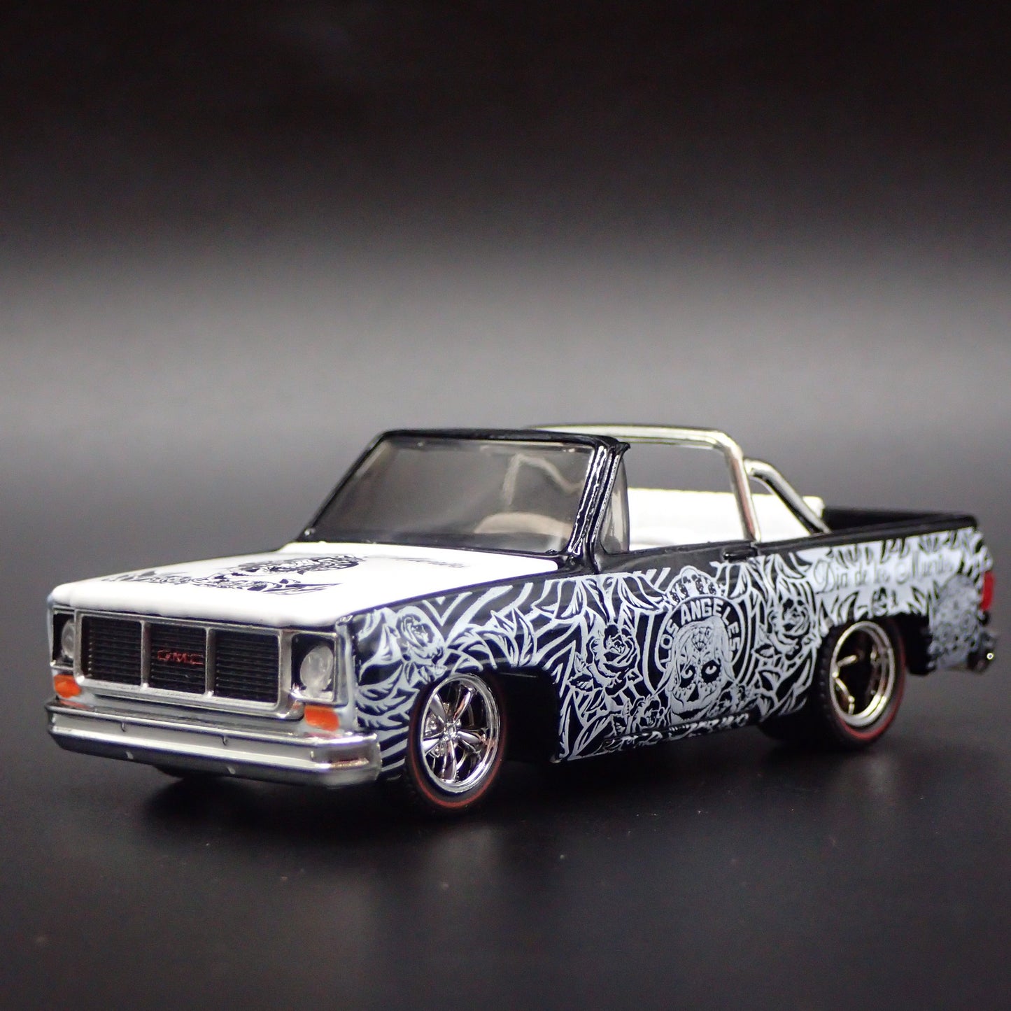 1973 73 GMC JIMMY SIERRA DIAS DE LOS MUERTOS SQUARE 1/64 SCALE DIECAST MODEL CAR