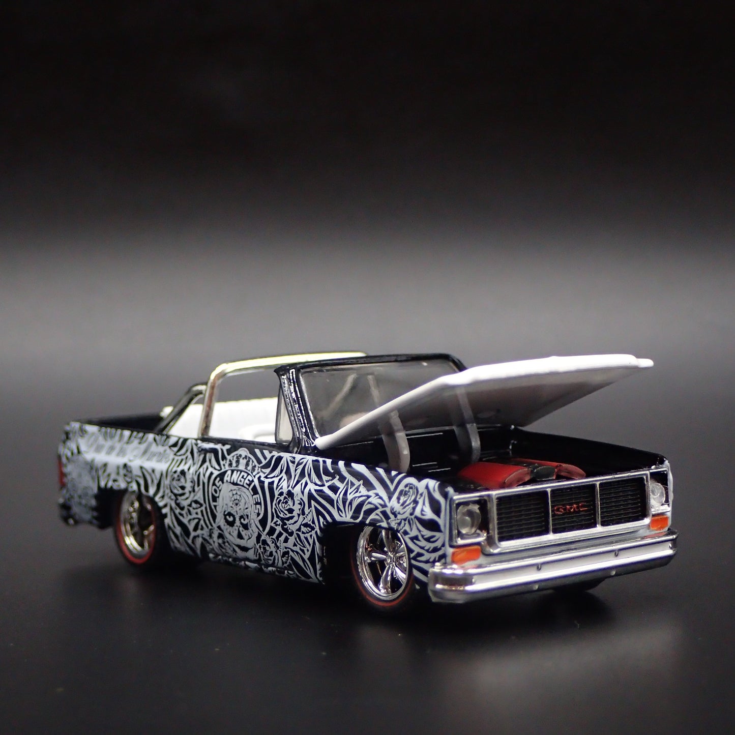 1973 73 GMC JIMMY SIERRA DIAS DE LOS MUERTOS SQUARE 1/64 SCALE DIECAST MODEL CAR