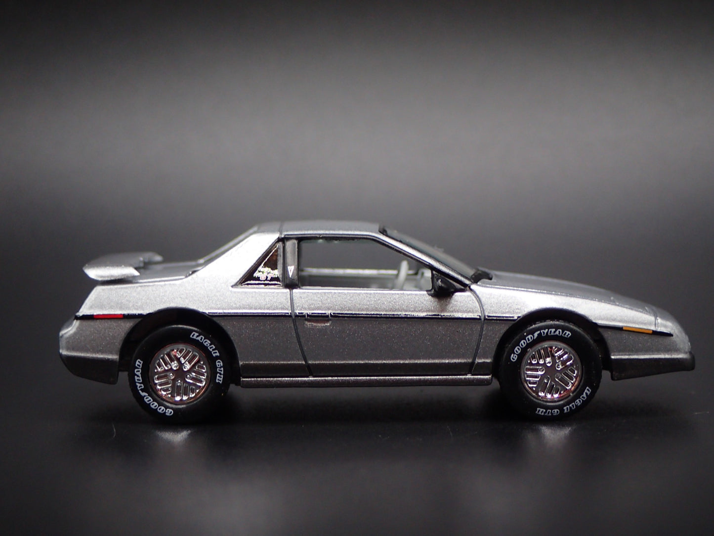 1985 85 PONTIAC FIERO GT GRAY 1/64 SCALE COLLECTIBLE DIORAMA DIECAST MODEL CAR
