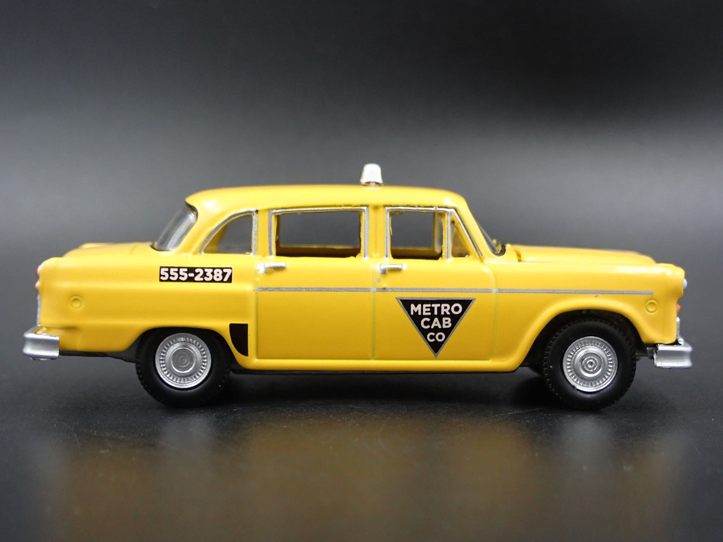 1968 68 CHECKER MOTORS MARATHON A11 TAXI METRO CAB 1:64 SCALE DIECAST MODEL CAR