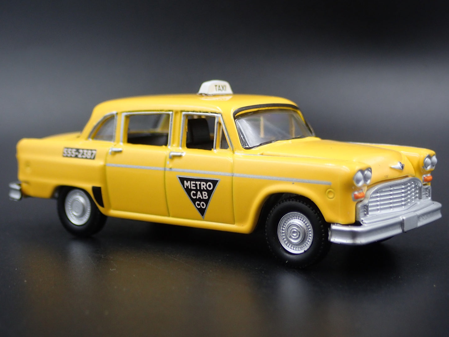 1968 68 CHECKER MOTORS MARATHON A11 TAXI METRO CAB 1:64 SCALE DIECAST MODEL CAR