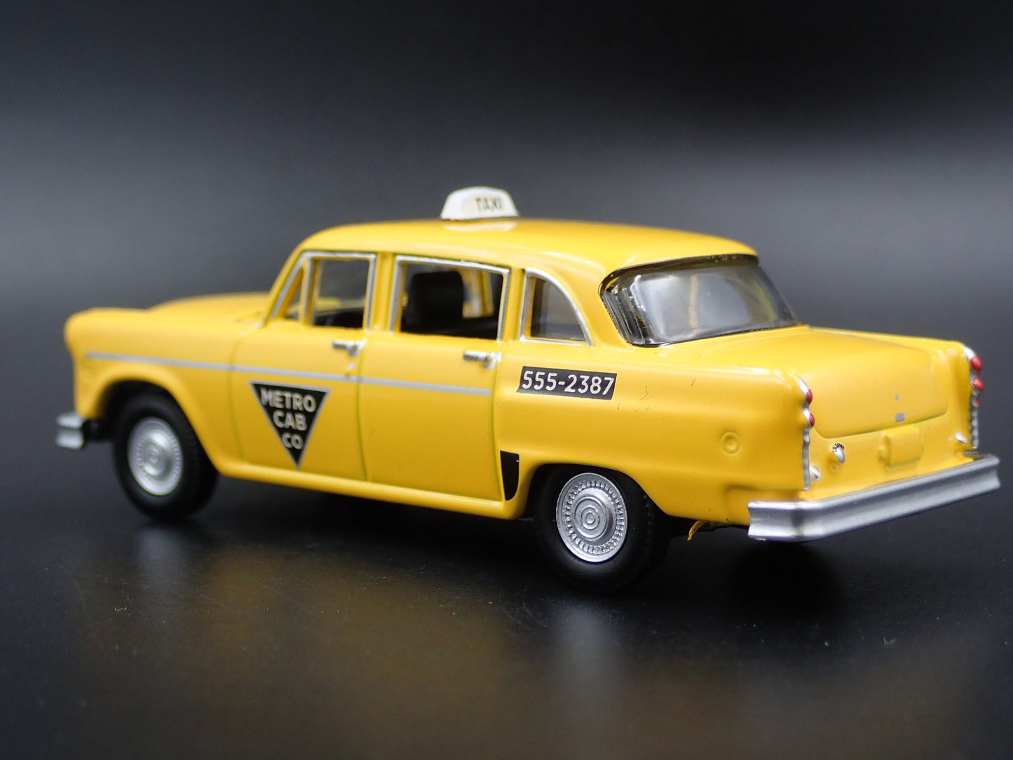 1968 68 CHECKER MOTORS MARATHON A11 TAXI METRO CAB 1:64 SCALE DIECAST MODEL CAR