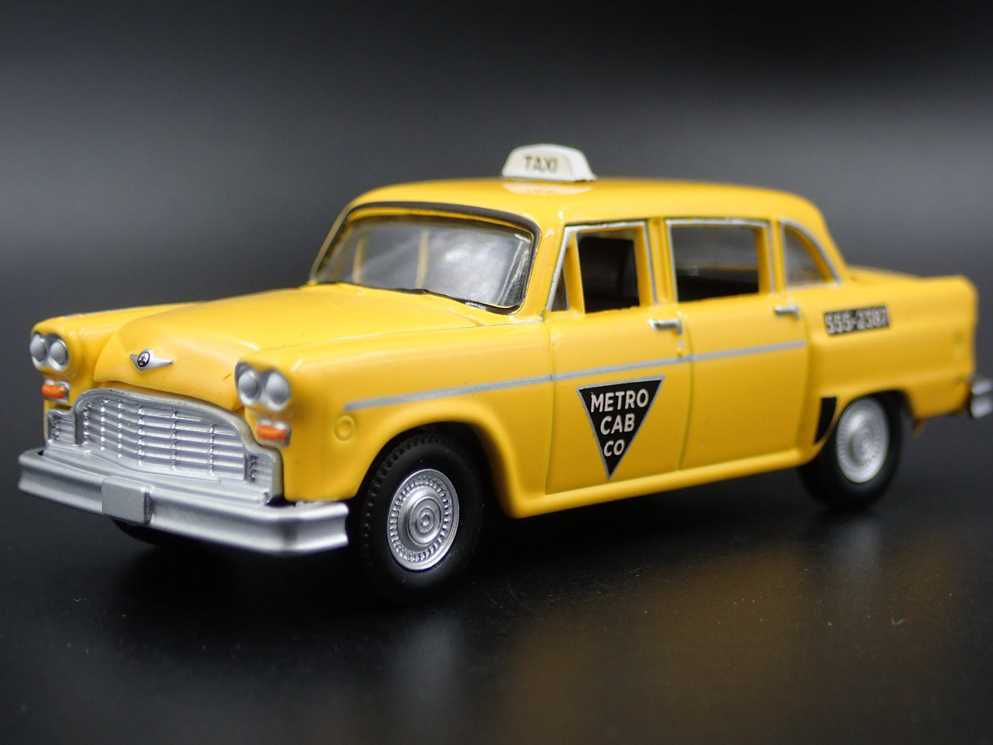 1968 68 CHECKER MOTORS MARATHON A11 TAXI METRO CAB 1:64 SCALE DIECAST MODEL CAR