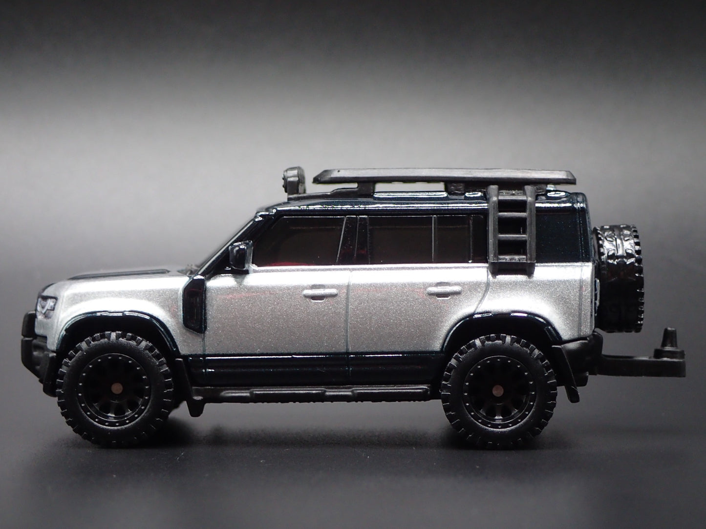 2020-2025 LAND ROVER DEFENDER 110 w HITCH 1/64 SCALE DIORAMA DIECAST MODEL CAR