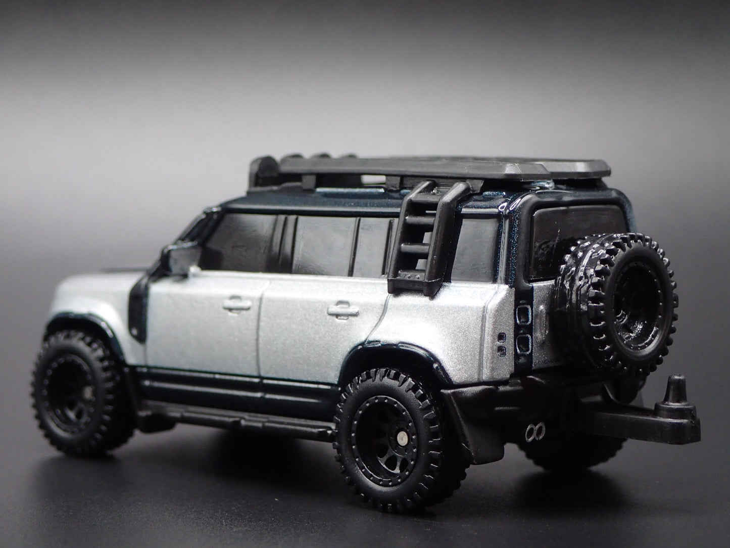 2020-2025 LAND ROVER DEFENDER 110 w HITCH 1/64 SCALE DIORAMA DIECAST MODEL CAR
