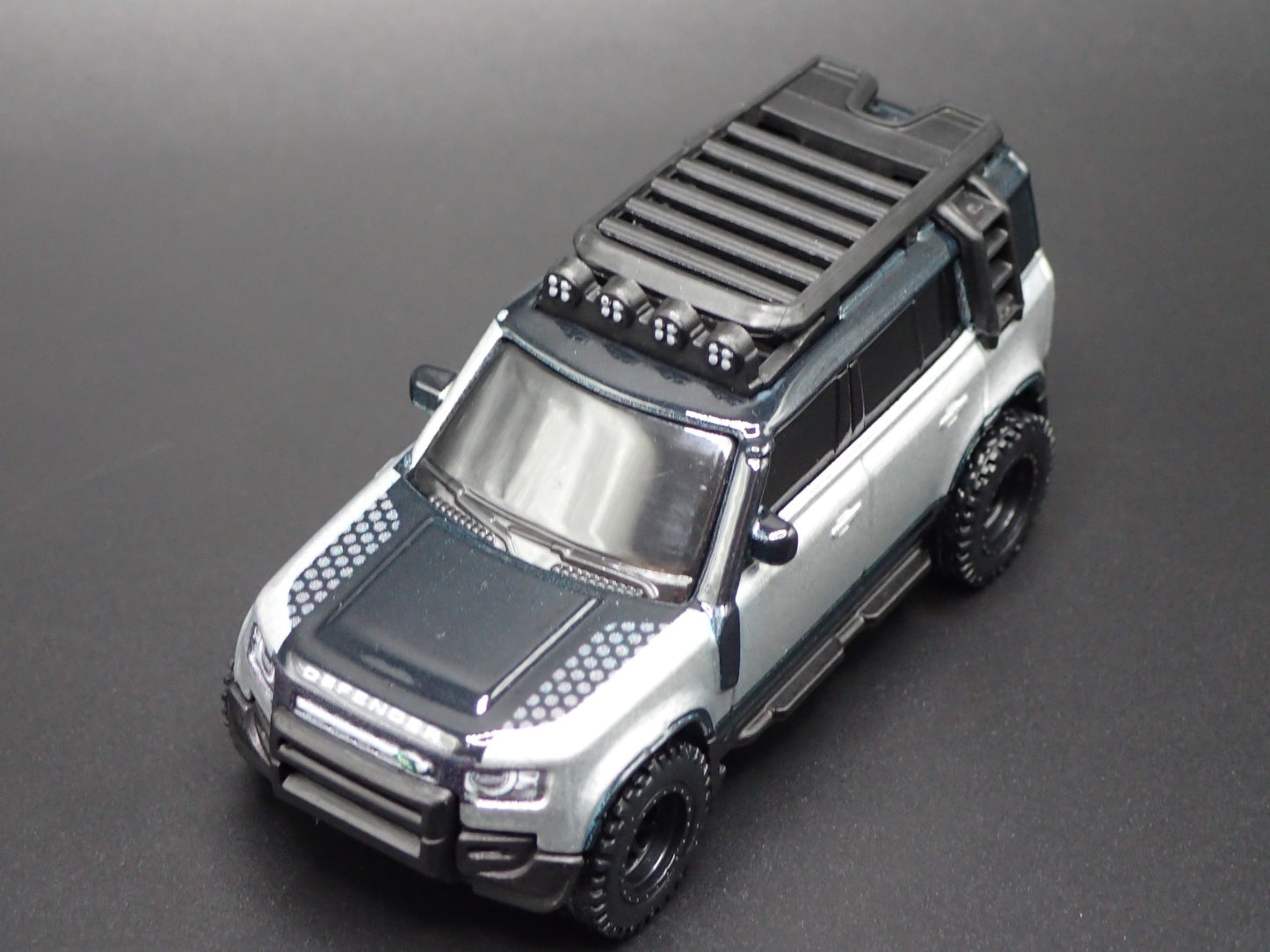 2020-2025 LAND ROVER DEFENDER 110 w HITCH 1/64 SCALE DIORAMA DIECAST MODEL CAR