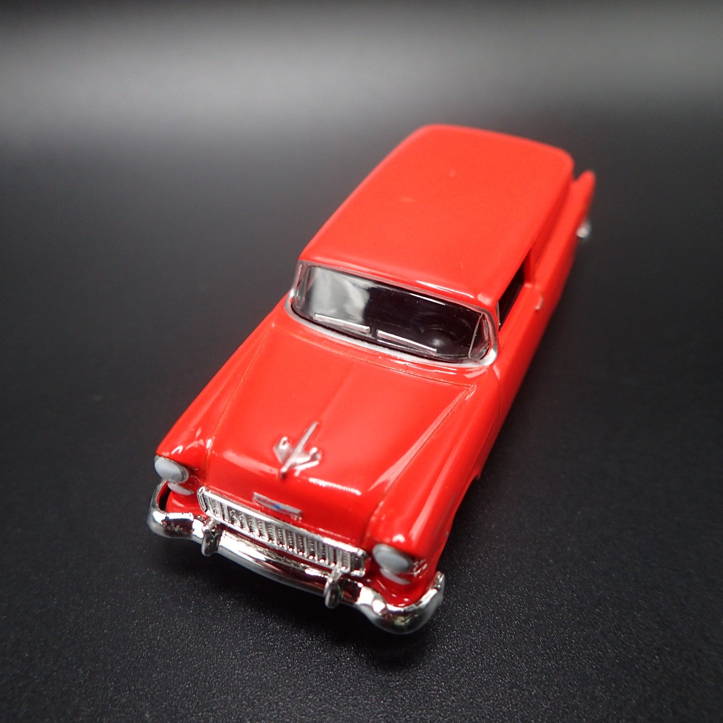 1955 55 CHEVY CHEVROLET SEDAN DELIVERY RED 1:64 SCALE DIORAMA DIECAST MODEL CAR