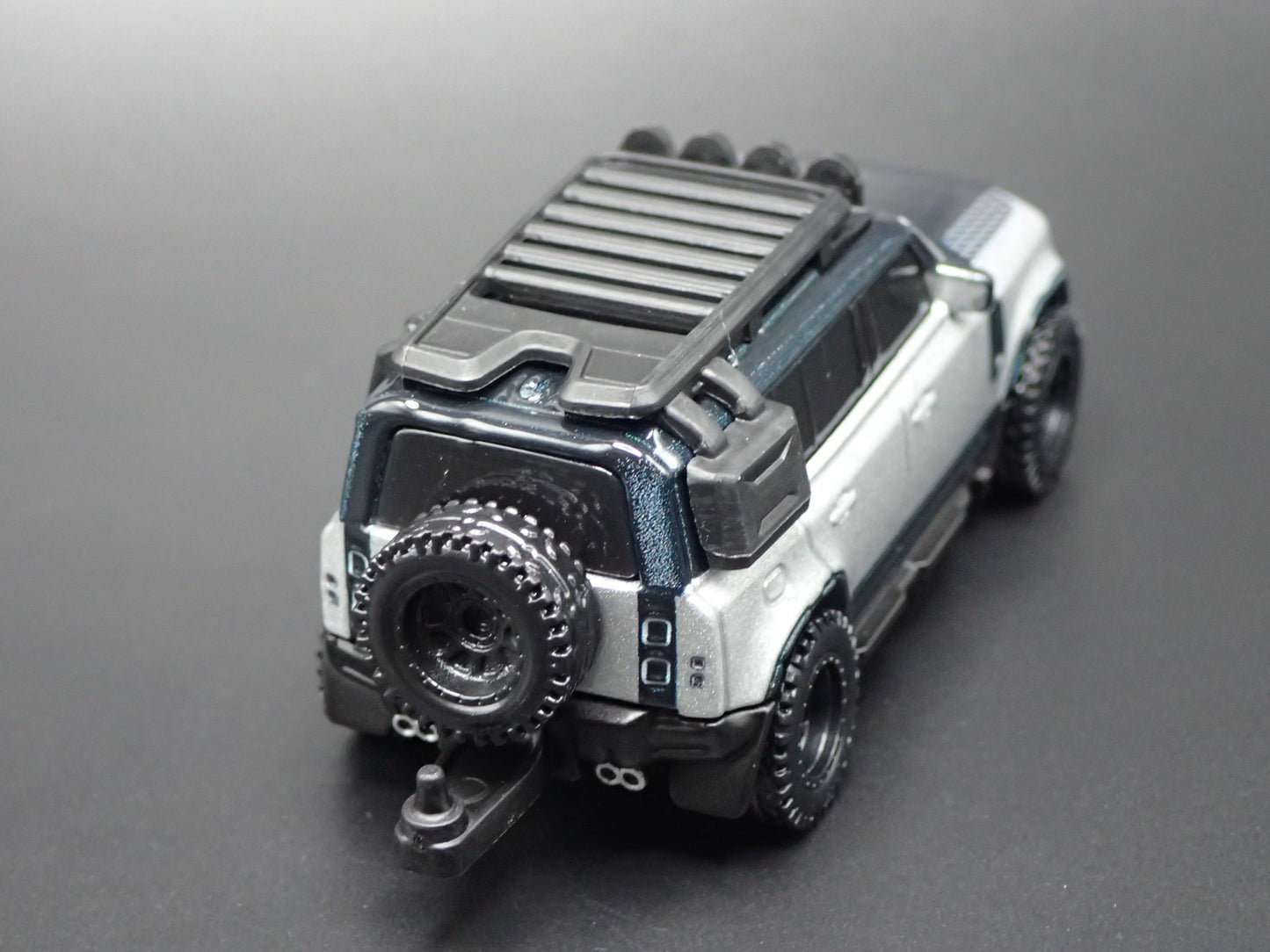 2020-2025 LAND ROVER DEFENDER 110 w HITCH 1/64 SCALE DIORAMA DIECAST MODEL CAR