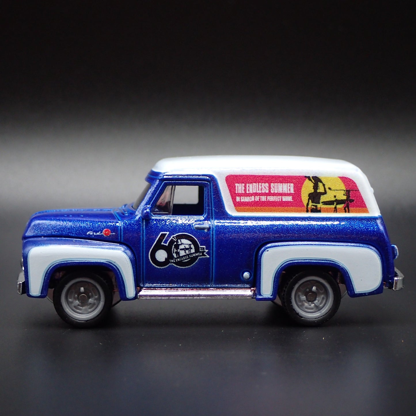 1955 55 FORD PANEL VAN DELIVERY 1:64 SCALE COLLECTIBLE DIORAMA DIECAST MODEL CAR