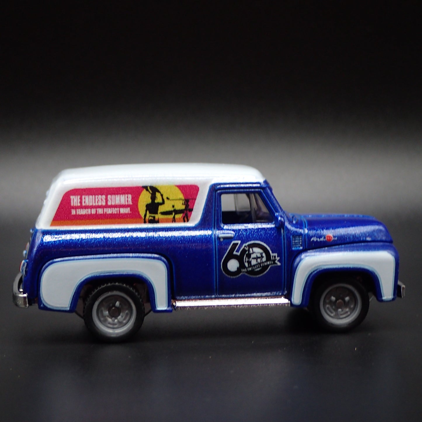 1955 55 FORD PANEL VAN DELIVERY 1:64 SCALE COLLECTIBLE DIORAMA DIECAST MODEL CAR