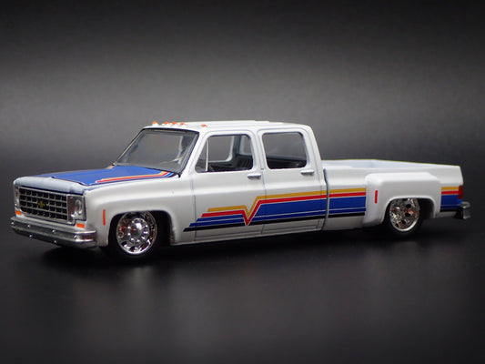1975 75 CHEVY CHEYENNE SUPER 30 DUALLY SQUARE BODY TRUCK 1/64 DIECAST MODEL CAR