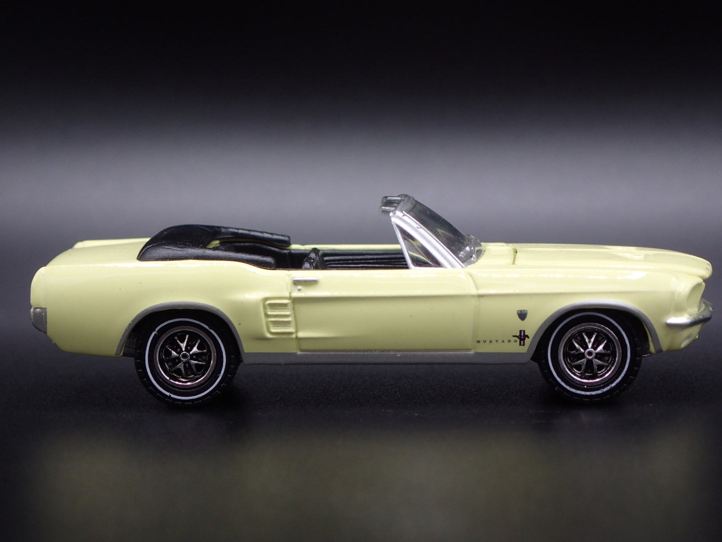 1967 67 FORD MUSTANG HIGH COUNTRY CONVERTIBLE RARE 1:64 SCALE DIECAST MODEL CAR