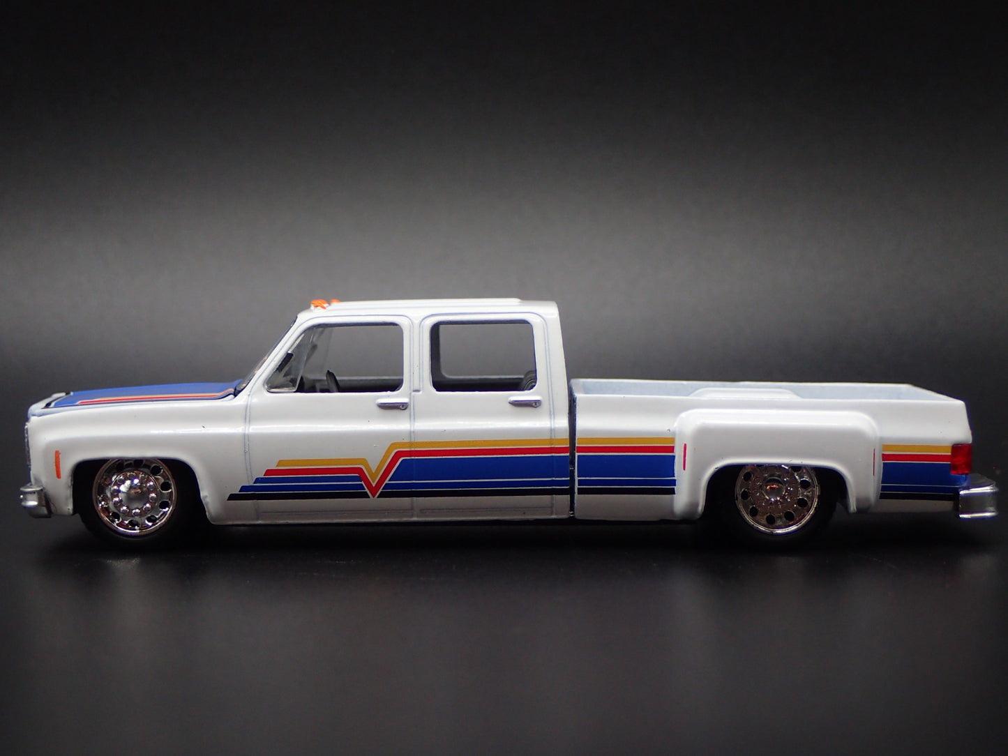 1975 75 CHEVY CHEYENNE SUPER 30 DUALLY SQUARE BODY TRUCK 1/64 DIECAST MODEL CAR