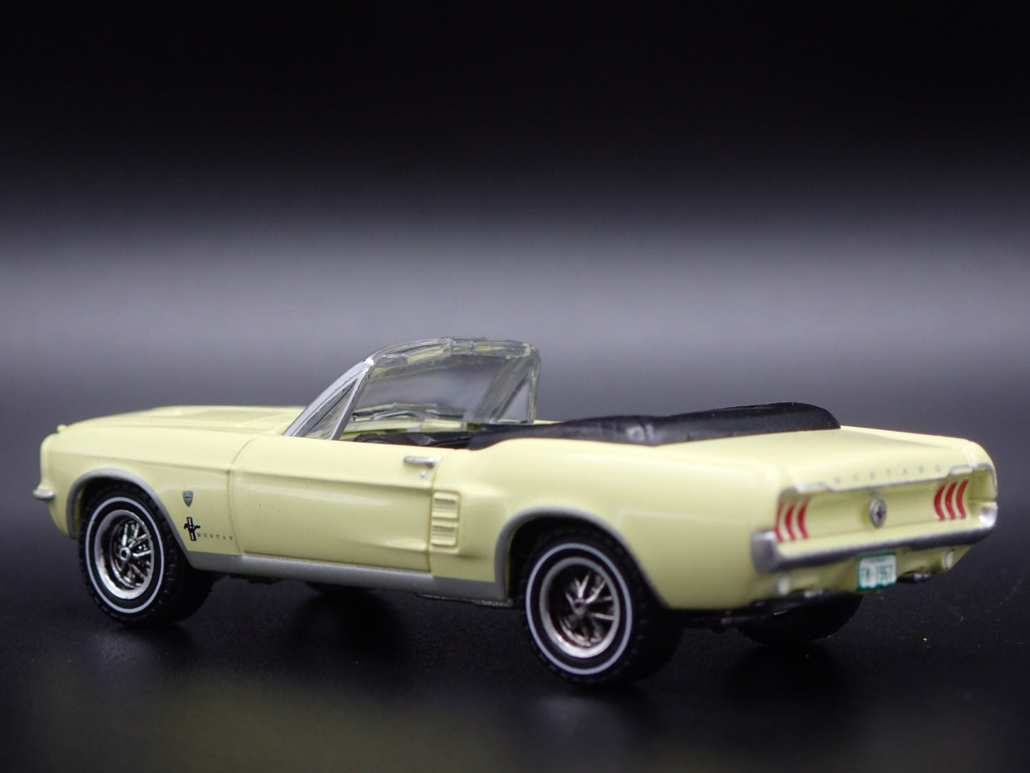 1967 67 FORD MUSTANG HIGH COUNTRY CONVERTIBLE RARE 1:64 SCALE DIECAST MODEL CAR