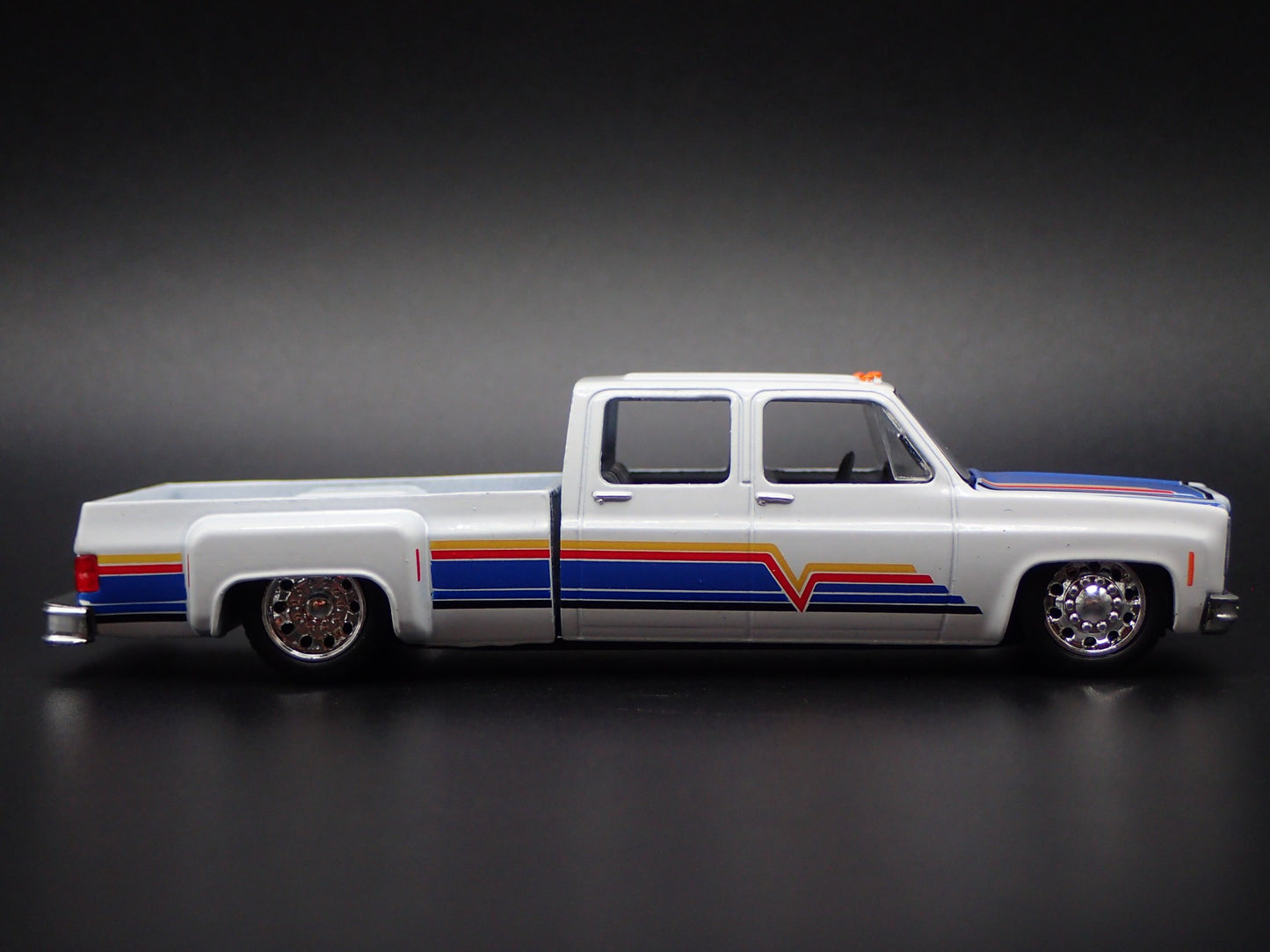 1975 75 CHEVY CHEYENNE SUPER 30 DUALLY SQUARE BODY TRUCK 1/64 DIECAST MODEL CAR