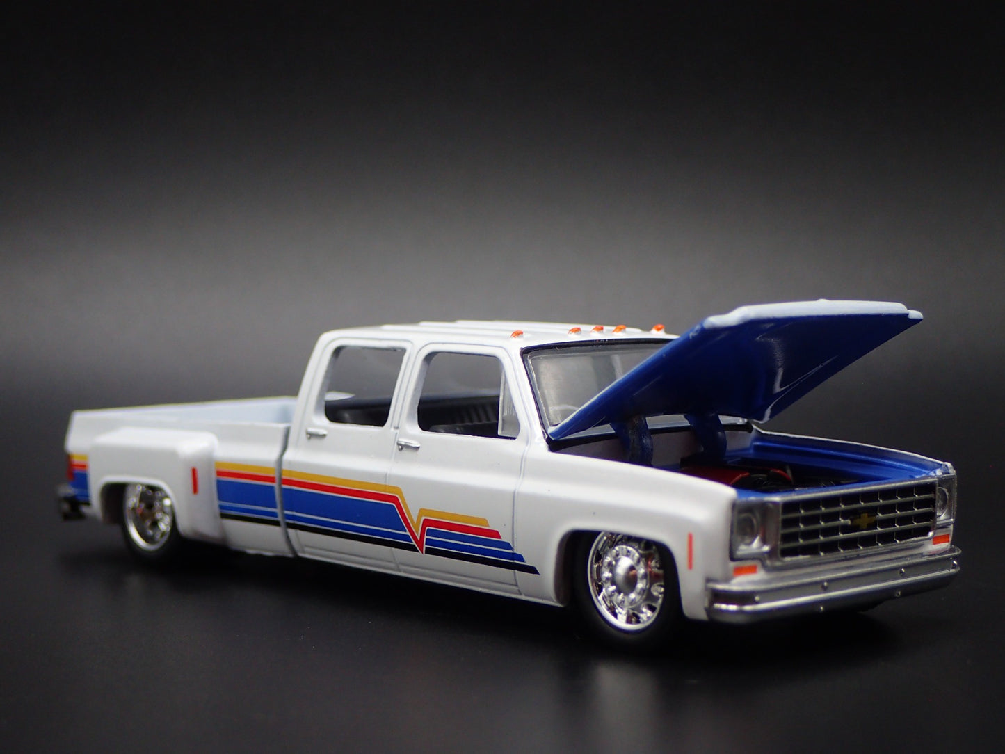 1975 75 CHEVY CHEYENNE SUPER 30 DUALLY SQUARE BODY TRUCK 1/64 DIECAST MODEL CAR