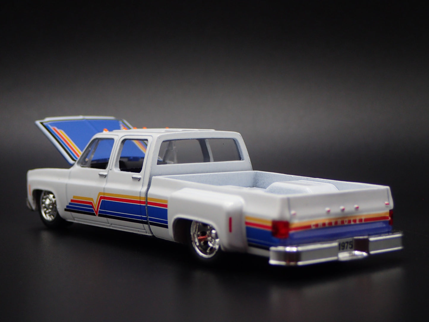 1975 75 CHEVY CHEYENNE SUPER 30 DUALLY SQUARE BODY TRUCK 1/64 DIECAST MODEL CAR