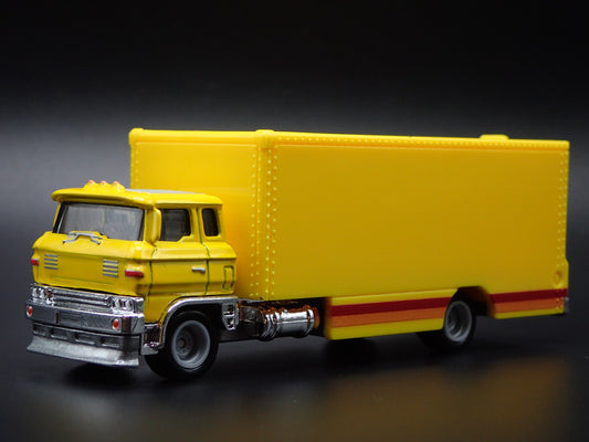 VINTAGE CAB ENCLOSED CAR TRANSPORTER HAULER YELLOW 1:64 SCALE DIECAST MODEL CAR