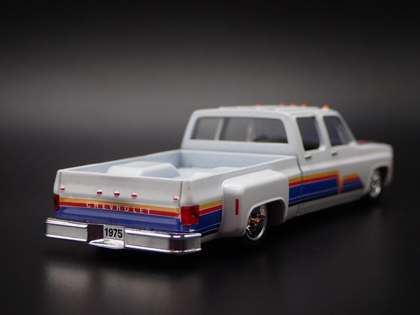 1975 75 CHEVY CHEYENNE SUPER 30 DUALLY SQUARE BODY TRUCK 1/64 DIECAST MODEL CAR