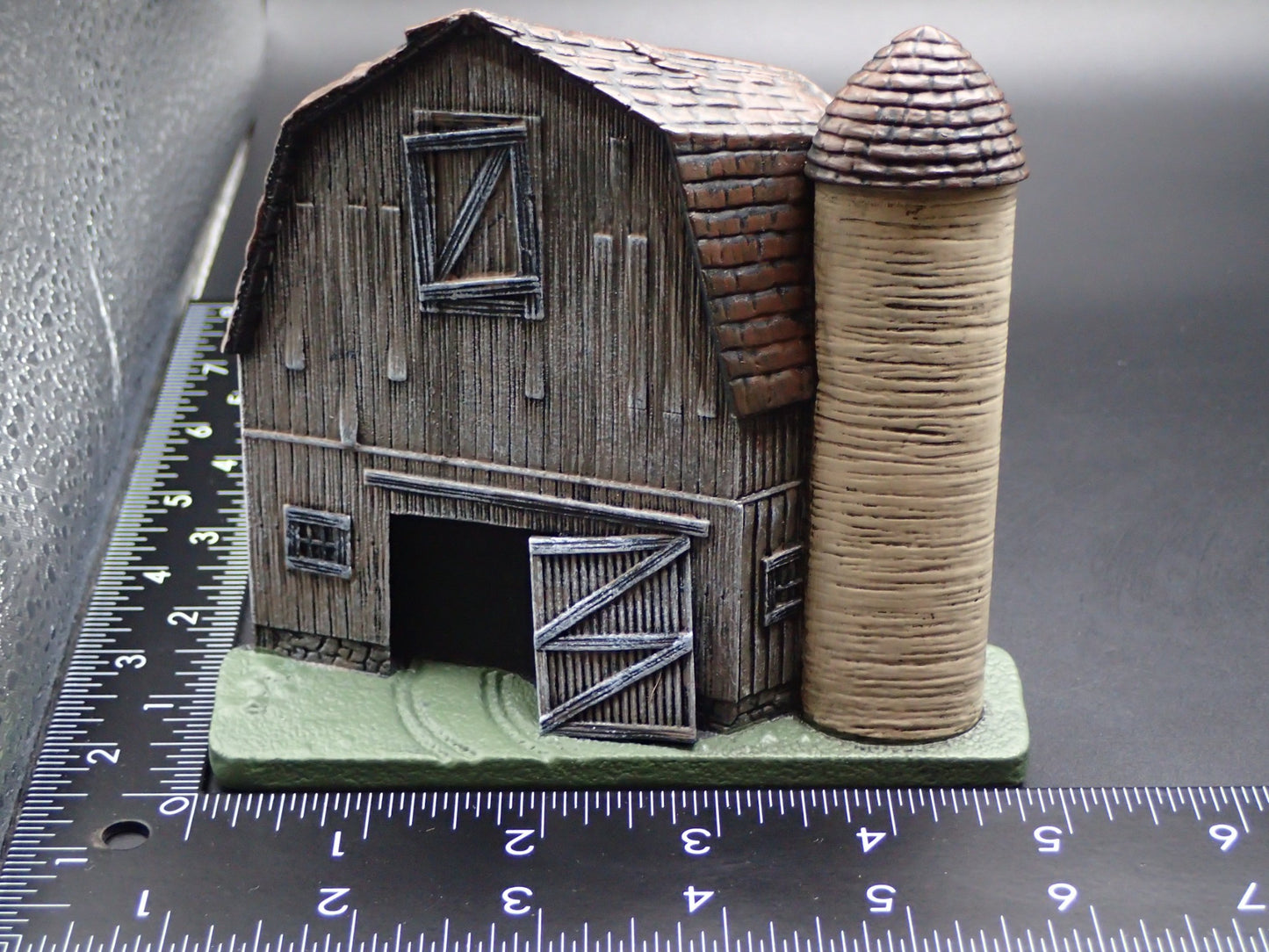 VINTAGE FARM BARN FIND RESIN DIORAMA SCENE BACKGROUND DISPLAY PROP 1:64 MODEL