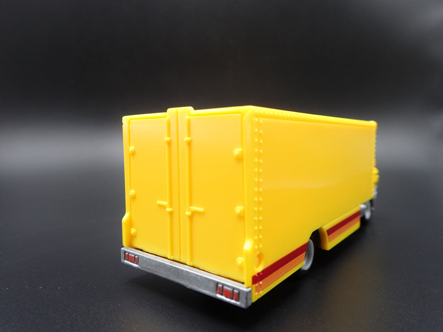 VINTAGE CAB ENCLOSED CAR TRANSPORTER HAULER YELLOW 1:64 SCALE DIECAST MODEL CAR
