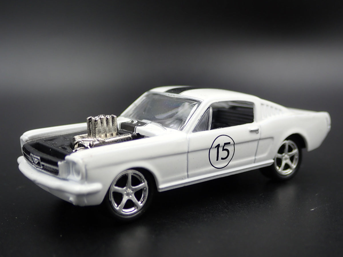 1965 65 FORD MUSTANG FASTBACK 1:64 SCALE COLLECTIBLE DIORAMA DIECAST MODEL CAR-Burning Rubber Toy Company