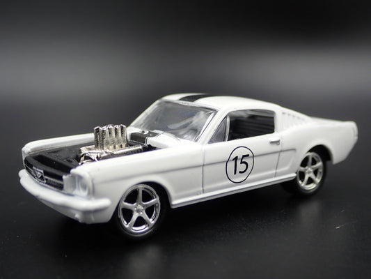 1965 65 FORD MUSTANG FASTBACK 1:64 SCALE COLLECTIBLE DIORAMA DIECAST MODEL CAR-Burning Rubber Toy Company