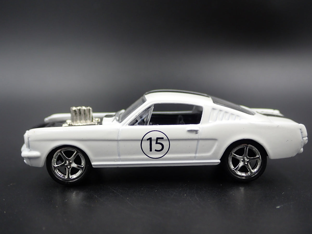 1965 65 FORD MUSTANG FASTBACK 1:64 SCALE COLLECTIBLE DIORAMA DIECAST MODEL CAR-Burning Rubber Toy Company