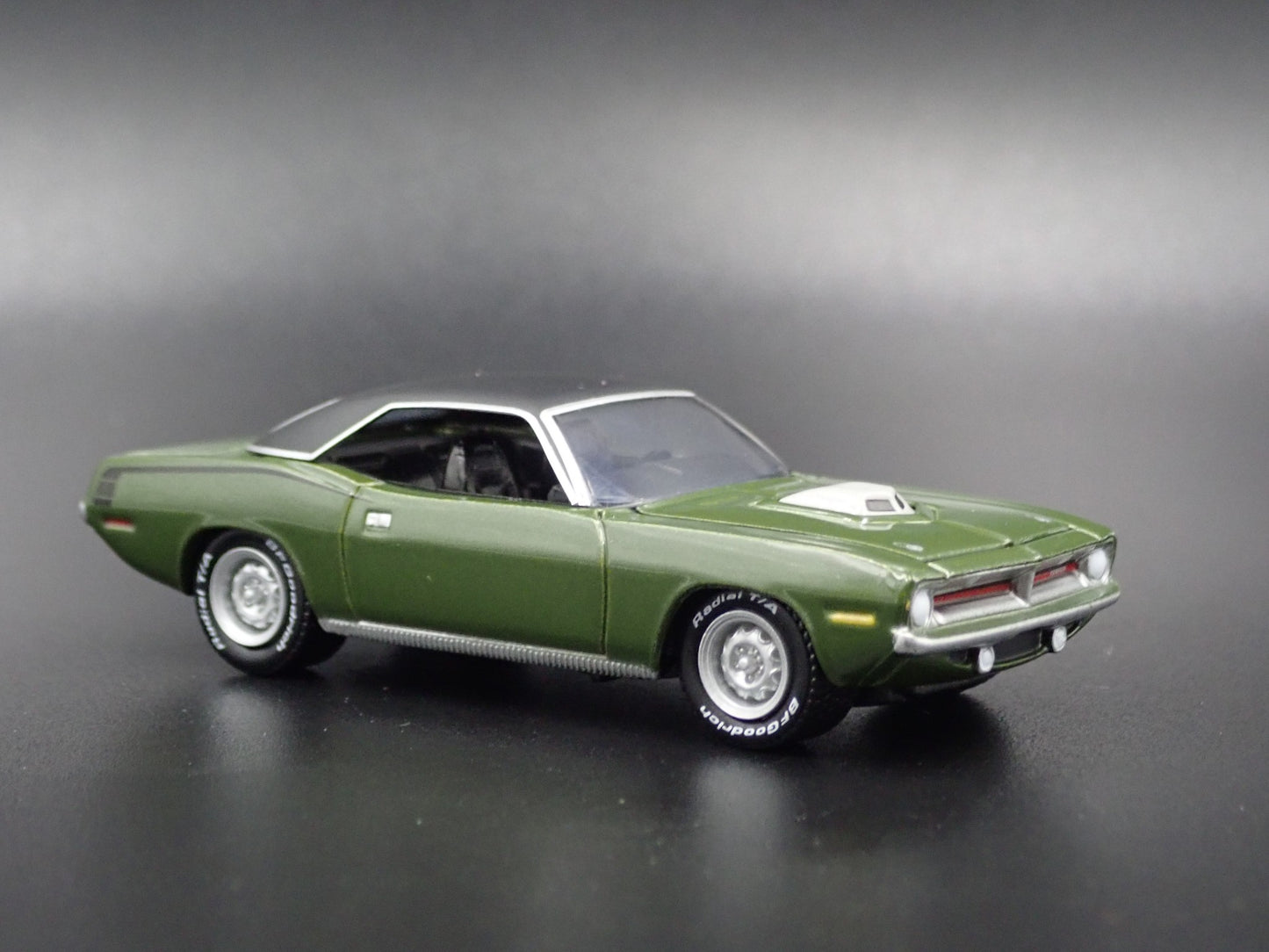 1970 70 PLYMOUTH HEMI CUDA GREEN 1:64 SCALE COLLECTIBLE DIECAST MODEL CAR